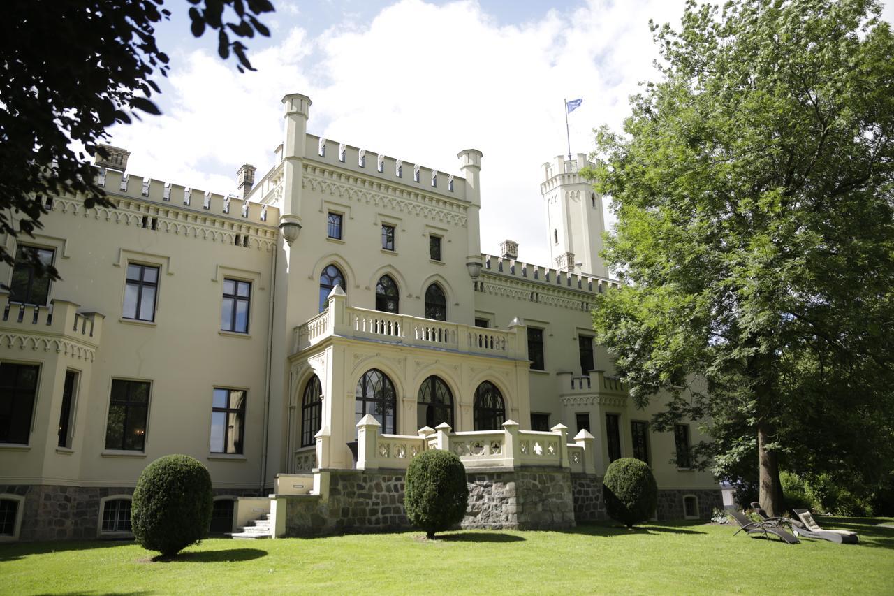 Romantik Hotel Schloss Reichenow Экстерьер фото