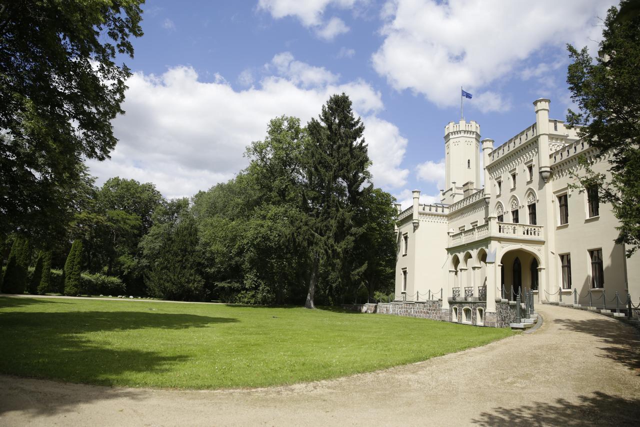 Romantik Hotel Schloss Reichenow Экстерьер фото