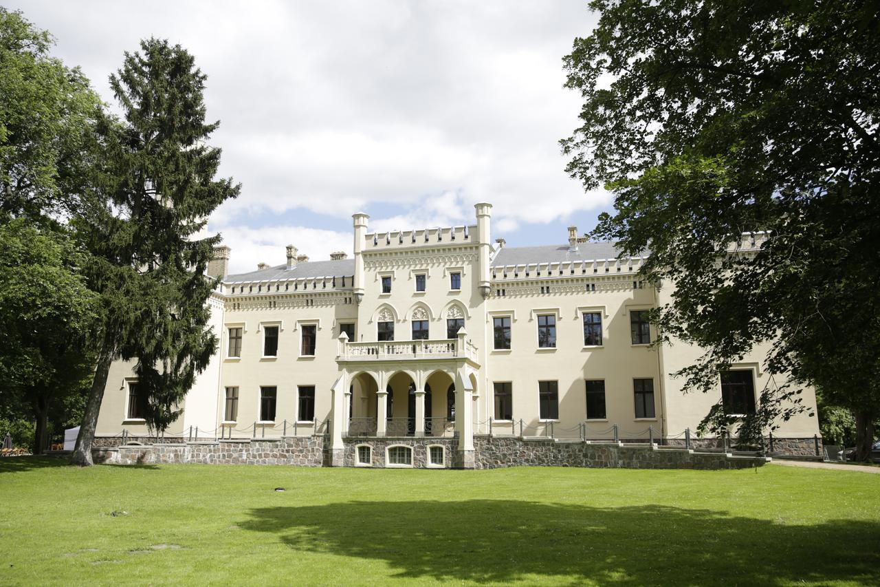 Romantik Hotel Schloss Reichenow Экстерьер фото