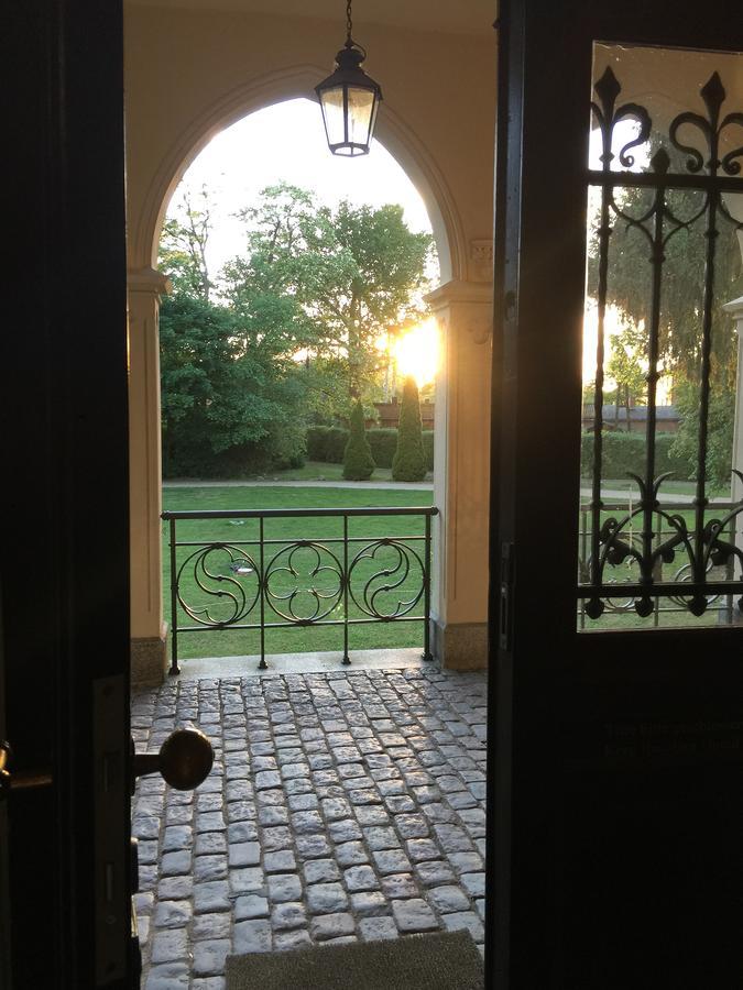 Romantik Hotel Schloss Reichenow Экстерьер фото