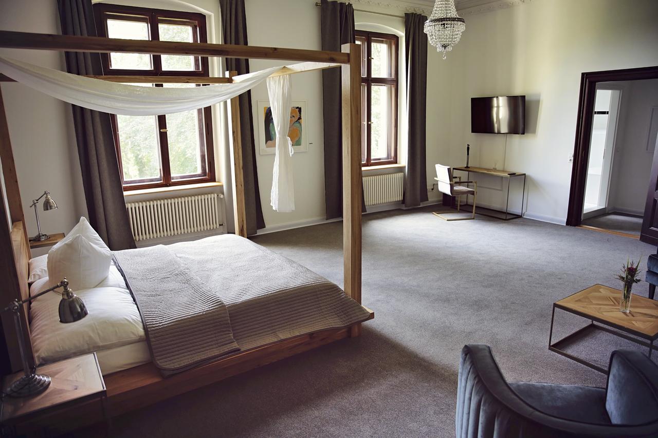 Romantik Hotel Schloss Reichenow Экстерьер фото